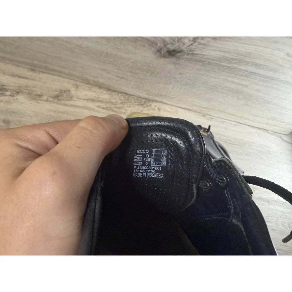 Ecco Shoes Womens‎ Size 7 Soft 8 Black Leather Low Top Round Toe Comfort Sneaker